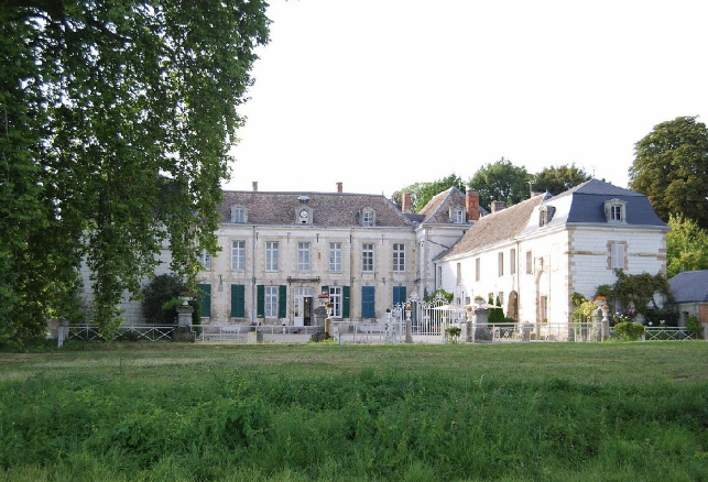 The moated Château de Juvigny, Champagne tour accommodation